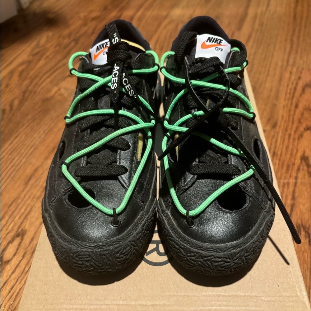 size 6 men’s, worn once (great condition) Blazer lows